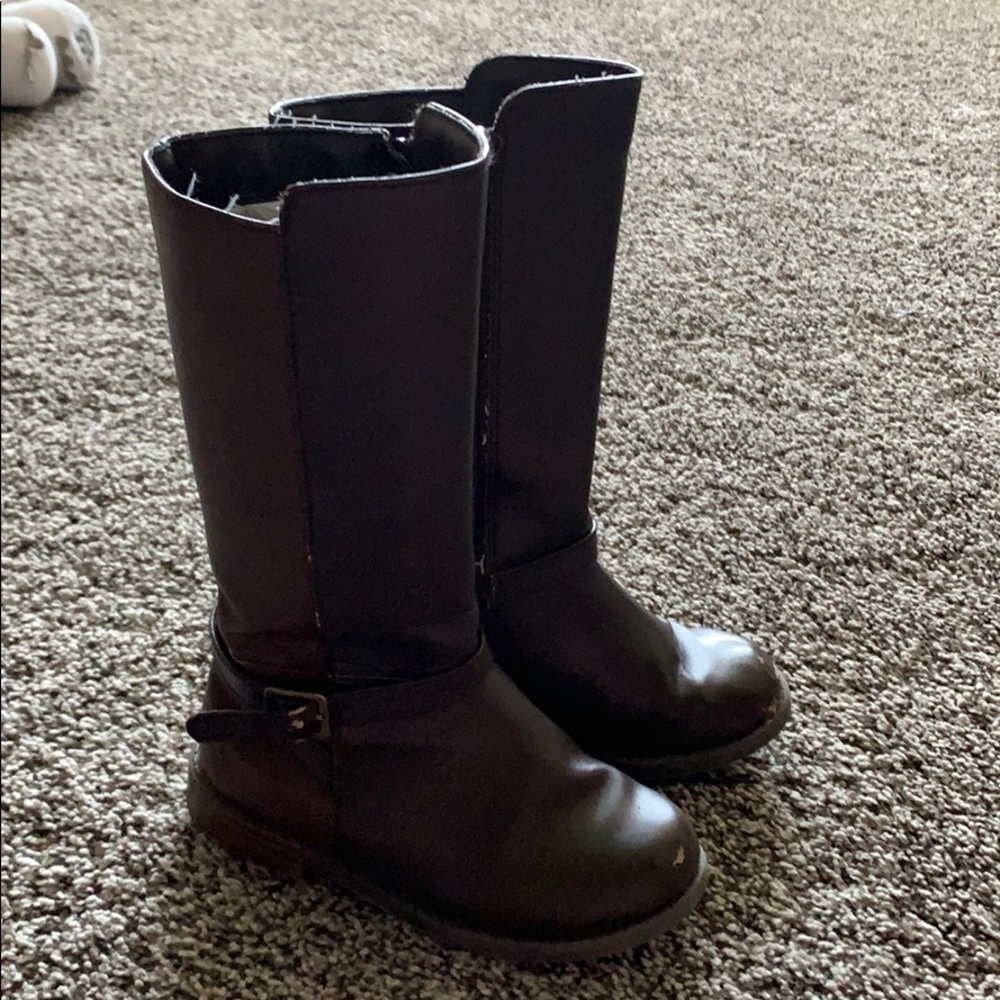 Girl’s brown riding boots